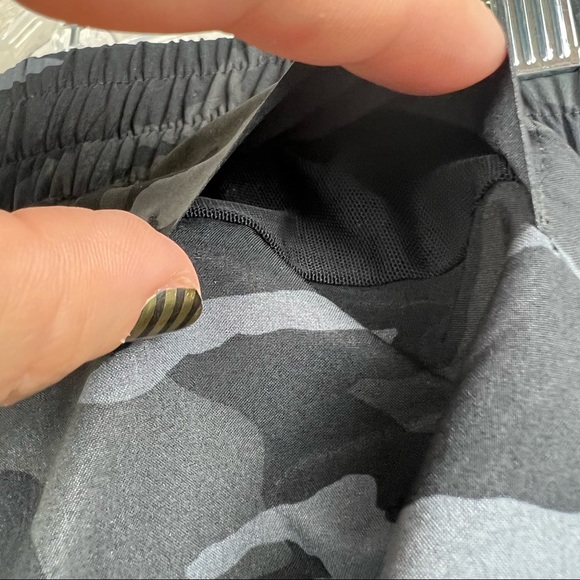 NWT Athleta printed mesh racer run short 4” camo size small - Picture 8 of 12